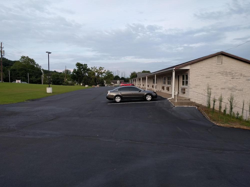 Knights Inn Pine Grove Pine Grove  Екстериор снимка