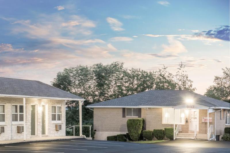 Knights Inn Pine Grove Pine Grove  Екстериор снимка